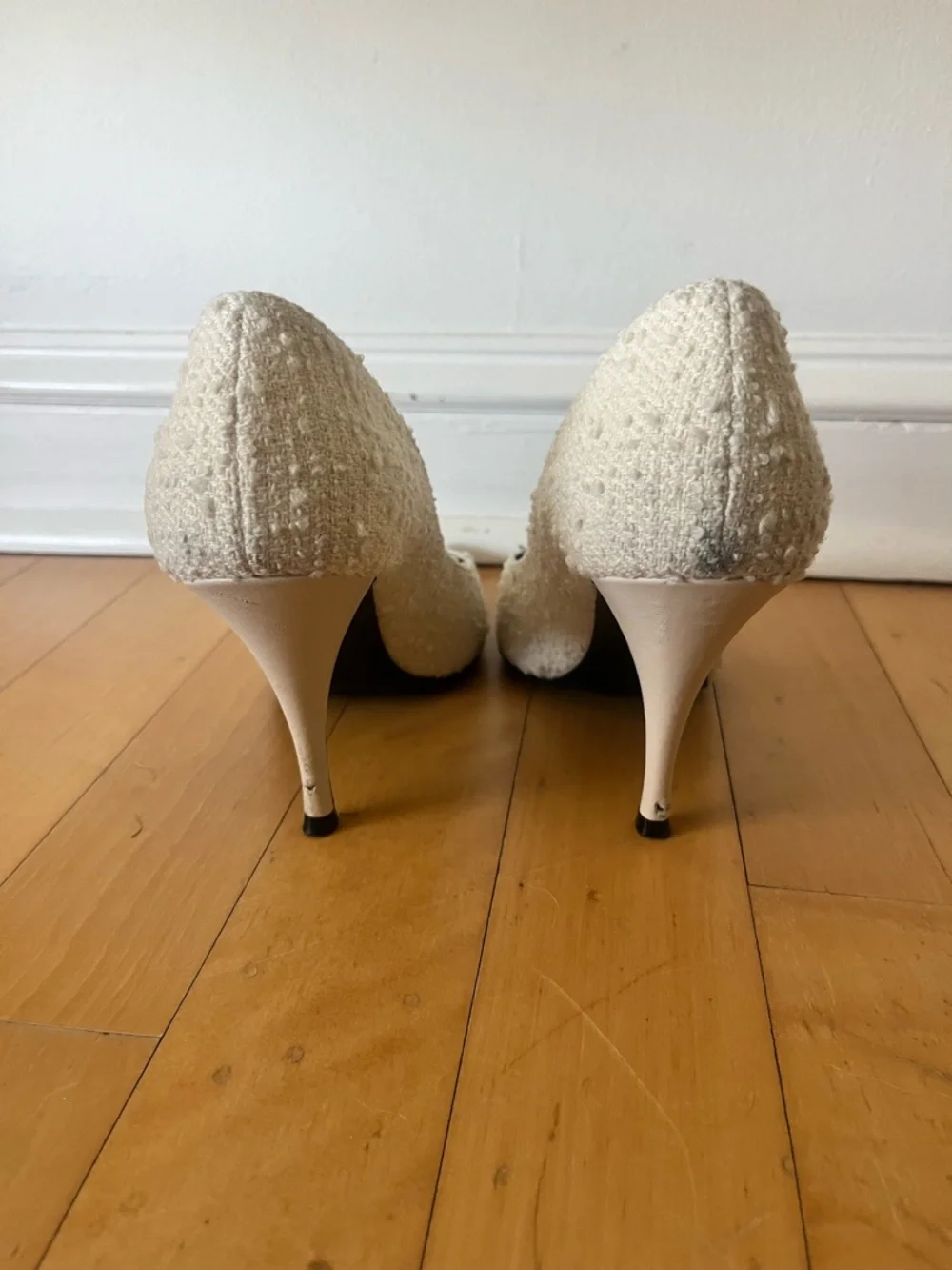 Saint Laurent Cream Tweed Pumps with Black Patent Toe - Picture 7 of 13